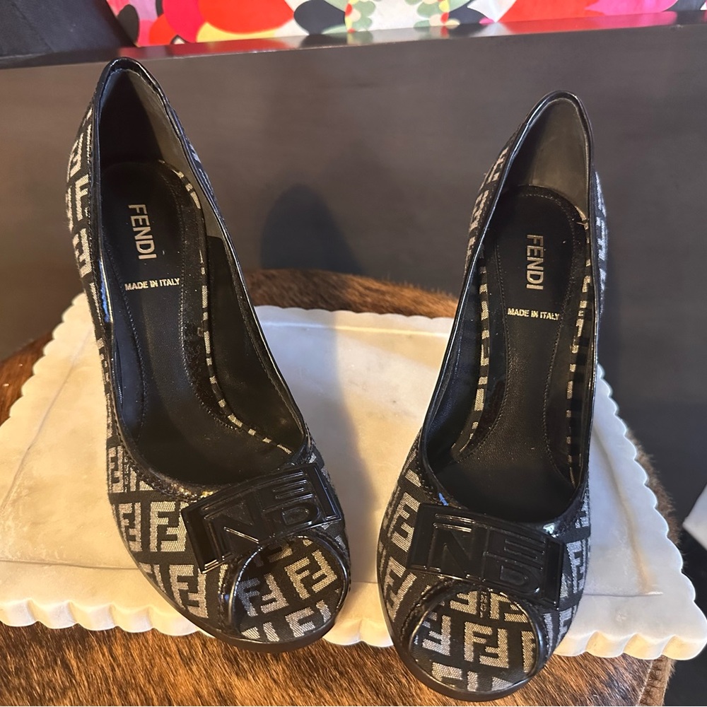 FENDI FF BLACK PUMPS HEELS 37 NEW